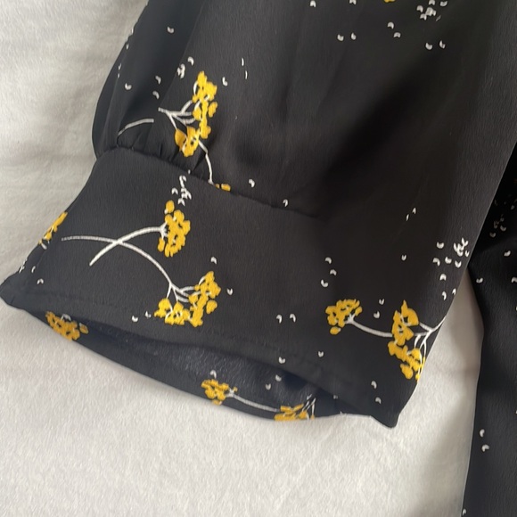 CeCe blouse - Picture 5 of 6